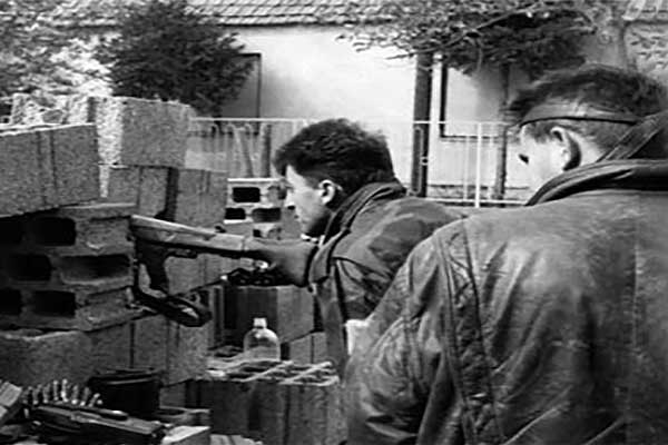 Croatian National Guard defending the road out of Vukovar, September 1991. © Alan Davis