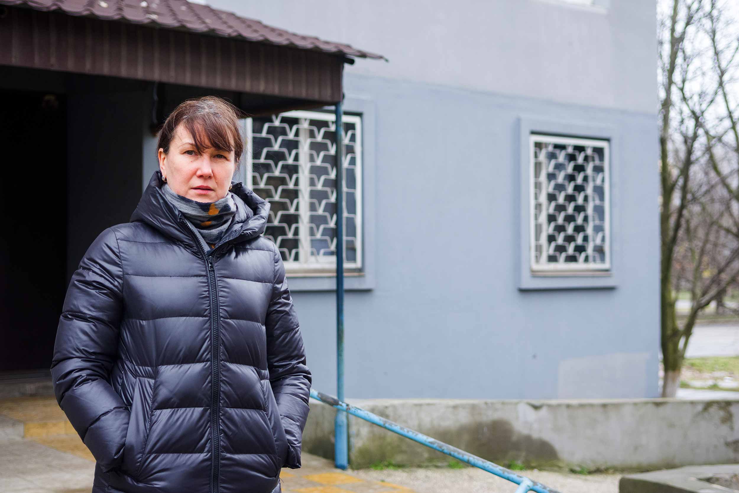 Tetiana Yeryomenko, who was wounded when a Russian shell collapsed the roof in the central market pavilion in Kherson, December 24. © M. Shtekel